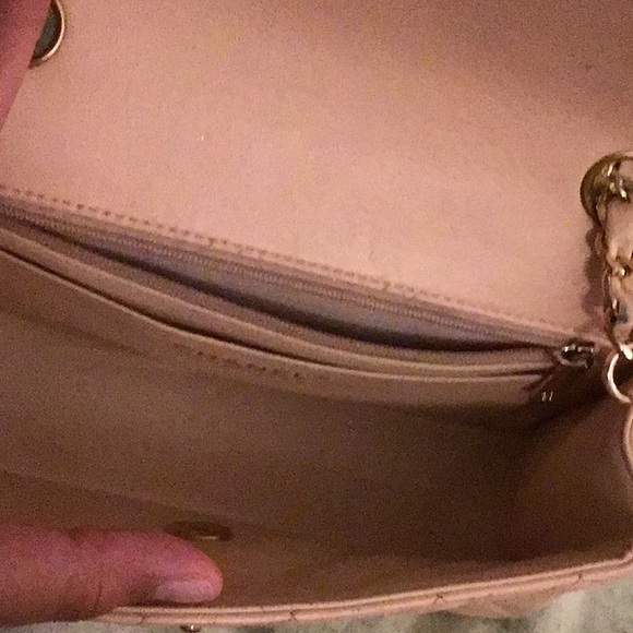 I’m selling the Chanel bag for cheep! - Picture 3 of 5
